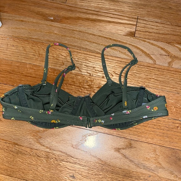 Aerie green floral bikini top, size 34b/small, underwire - Picture 4 of 5